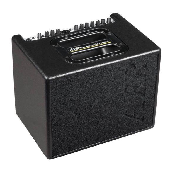 AER Compact 60/4 premium akustisk gitarforsterker på scenenivå